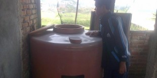 Bangun Tidur,Ibu Gendong Anaknya,Di Masukin Toren,Mati.