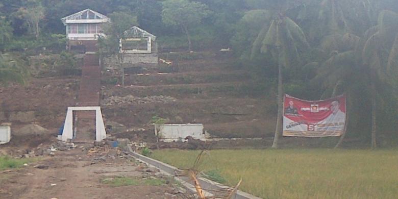 &#91;Wediaaann&#93; Sebagian Caleg di Pinrang Pasang Baliho di Kuburan