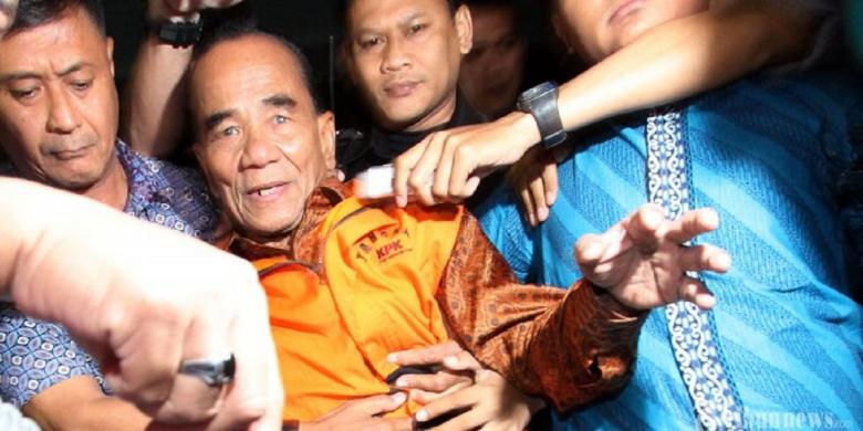 &#91;KISAH SEDIH&#93; - Datangi KPK, Gubernur Riau Menangis