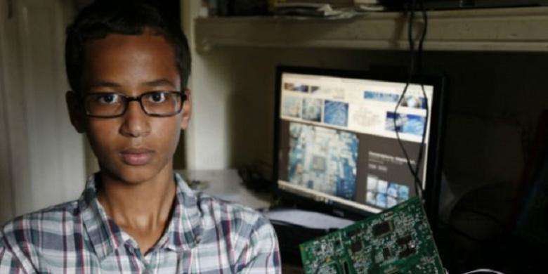 Guru Tuding Bocah Muslim Rakit Bom, #IStandWithAhmed Mendunia