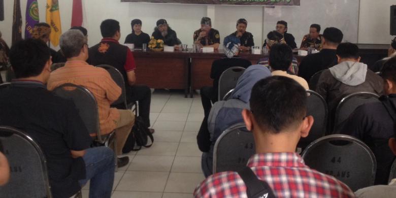 &#91;SUSAHNYA HURUF F&#93; - &quot;Kami Akan Lakukan Berbagai Cara sampai Rizieq Minta Maaf&quot;