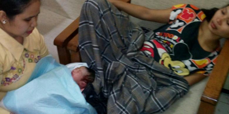 Sedang Jalani Pemeriksaan, Seorang Perempuan Melahirkan di Kantor Polisi