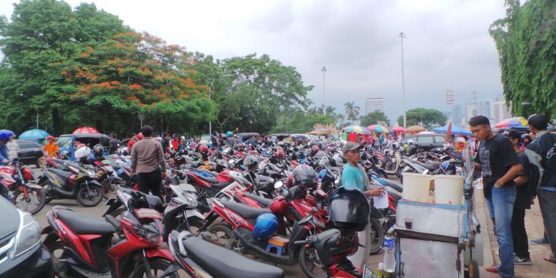 &quot;Nggak Lagi-lagi ke Monas, Pulang Dipalak Preman Juru Parkir&quot;