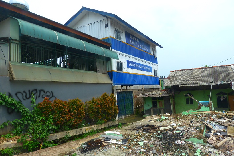 Sekolah Kaum Dhuafa Berdinding &quot;Peti Kemas&quot; di Sudut Terminal Kota Depok