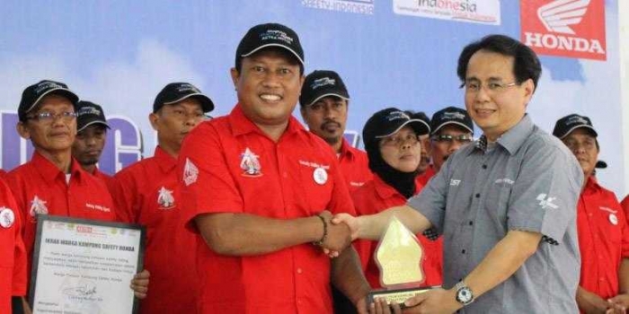 Sempat Dianggap Gila, Inspirasi dari Ketua RW Ini Diganjar Rekor MURI