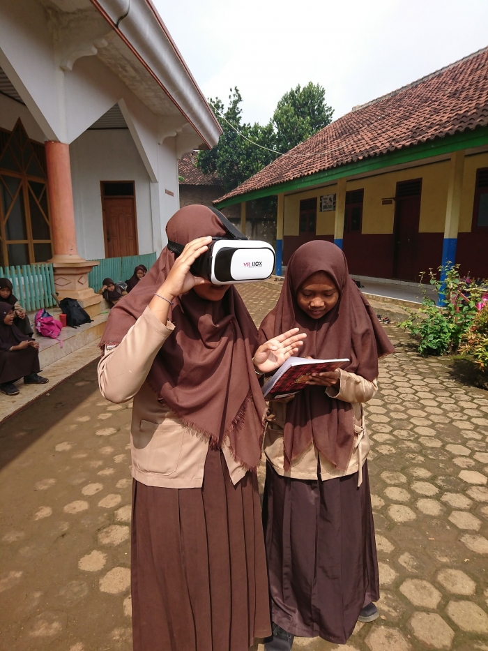Dan seharusnya gurumu sudah mengajar dengan teknologi ini!