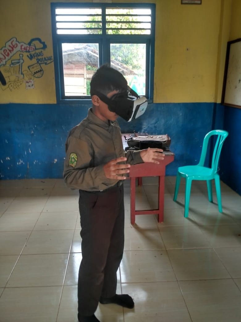 Dan seharusnya gurumu sudah mengajar dengan teknologi ini!