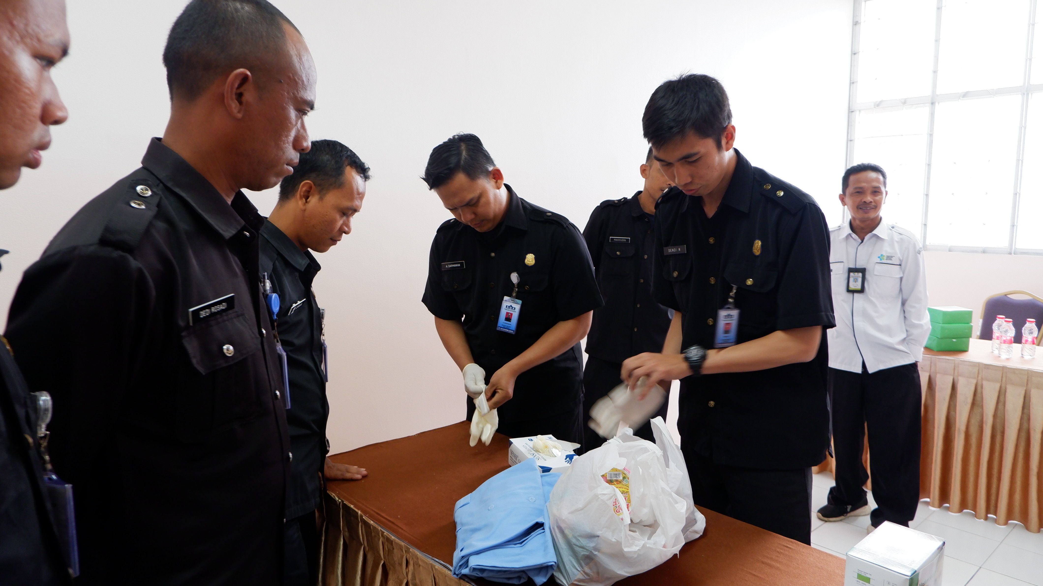 Pelatihan Deteksi Pasien Narkoba bagi Security dan CS, Biar Tidak Penyelundupan