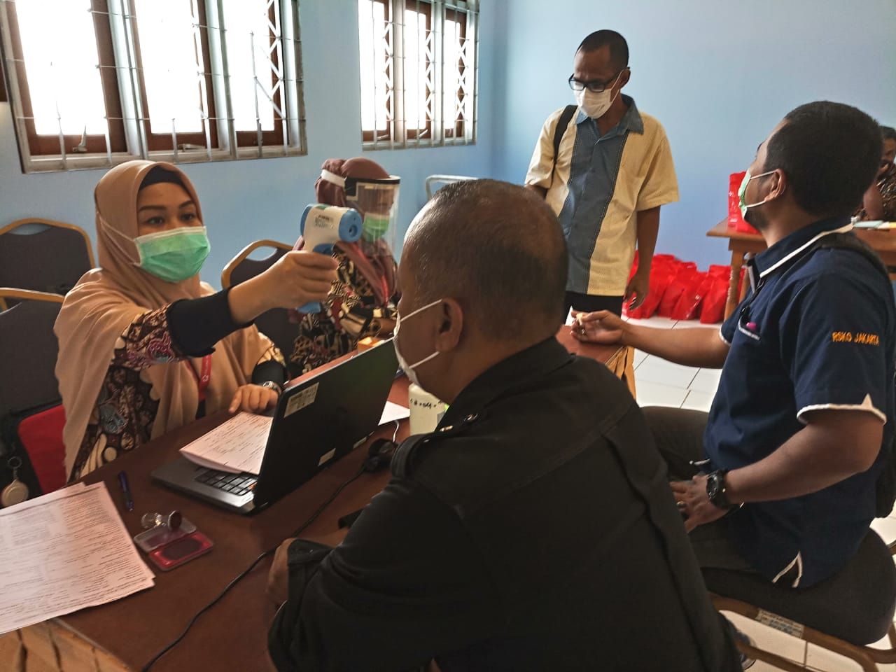 PMI Menipis Stok Darah, Pegawai RSKO Jakarta Berani Donor Darah