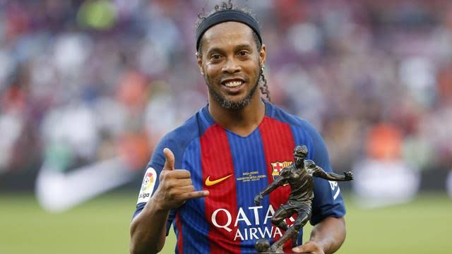 Ronaldinho Cetak Hat-trick di Usia 41 Tahun Saat Menghadapi Carlinhos Maia