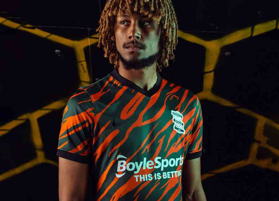 Jersey Identik Birmingham City 2021/2022 dan FC Ural 2022/2023