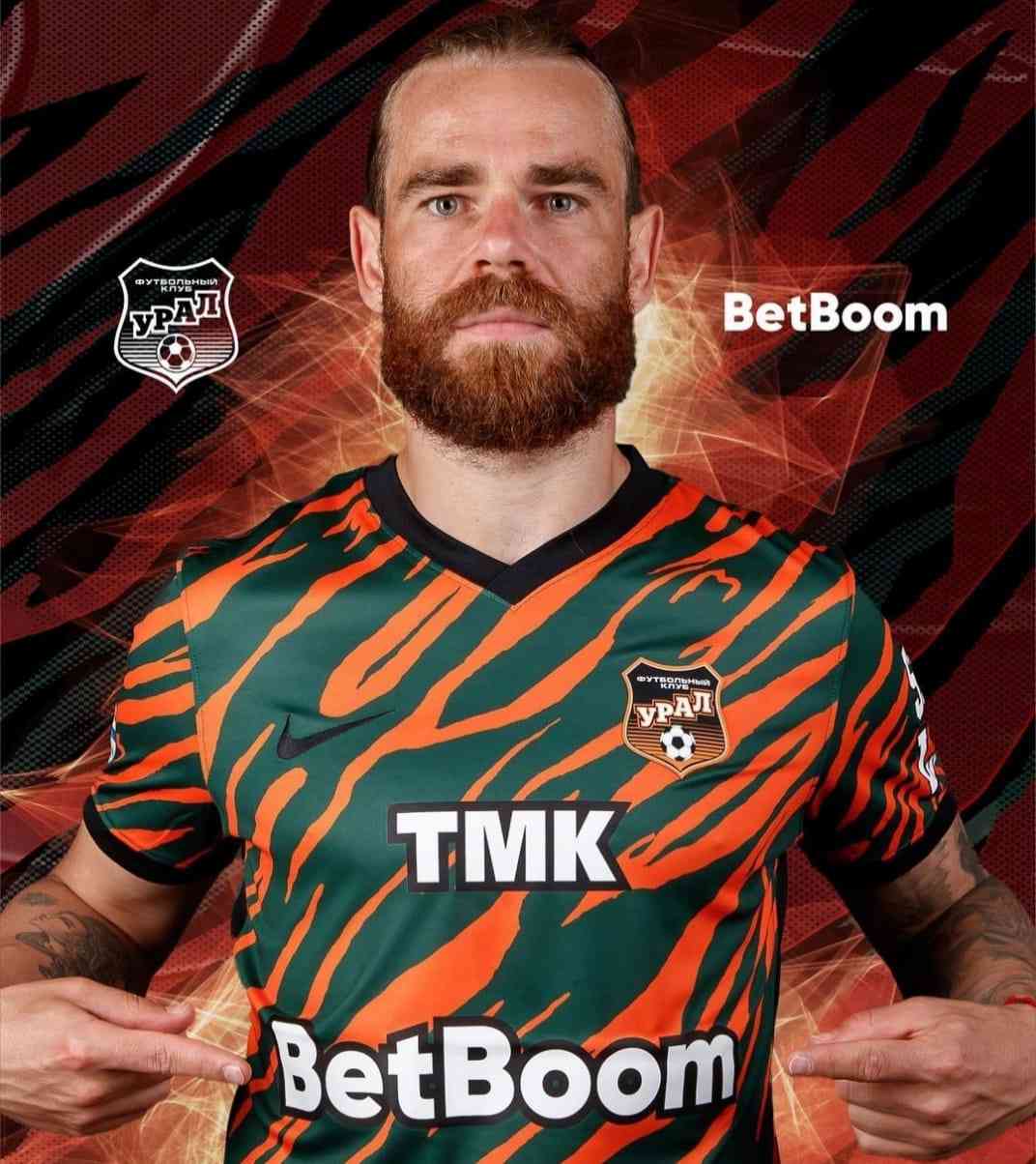 Jersey Identik Birmingham City 2021/2022 dan FC Ural 2022/2023