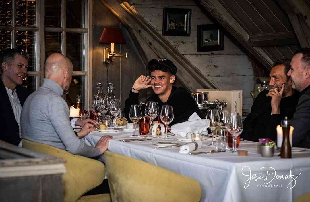 Mees Hilgers Pemain Keturunan Indonesia Bertemu dengan Erik Ten Haag, Netizen Geger!