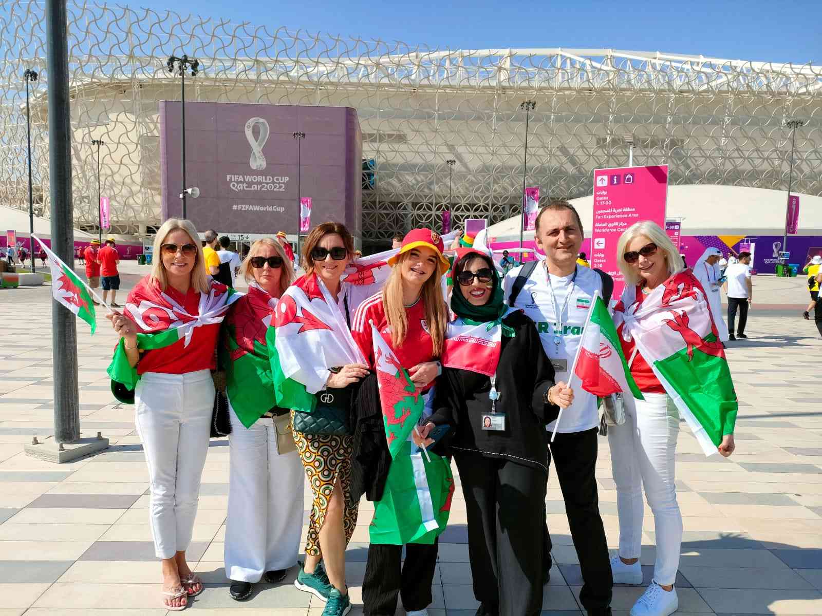 yuk-intip-fashion-suporter-wanita-di-piala-dunia-qatar-2022
