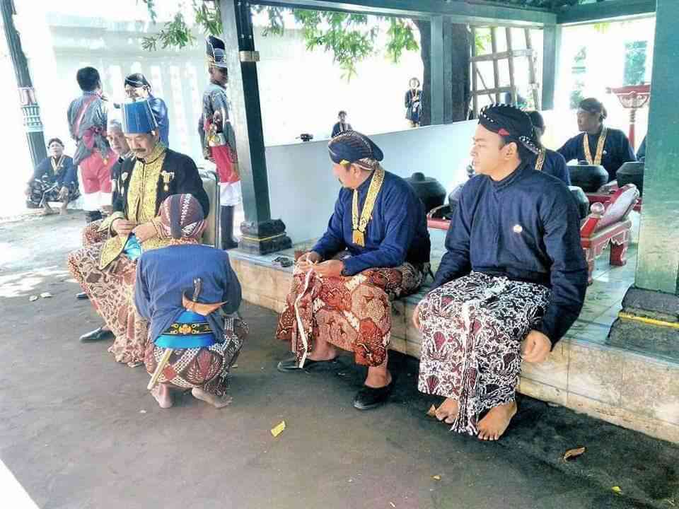 Seru dan Asiknya Ikut Acara Garebeg Syawal Kraton Jogja ( Arya Pradana Budiarto )