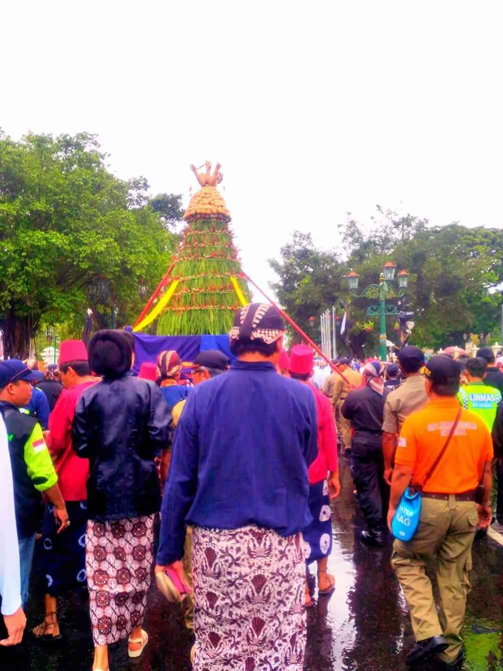 Seru dan Asiknya Ikut Acara Garebeg Syawal Kraton Jogja ( Arya Pradana Budiarto )