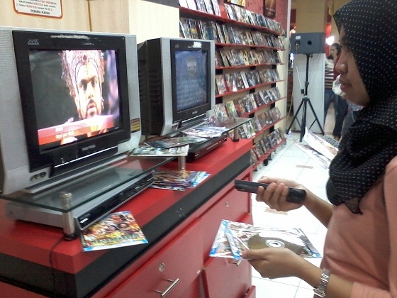 FENOMENAL:MAHABHARATA MEMENANGKAN PERTARUNGAN di Toko DVD gan!!!