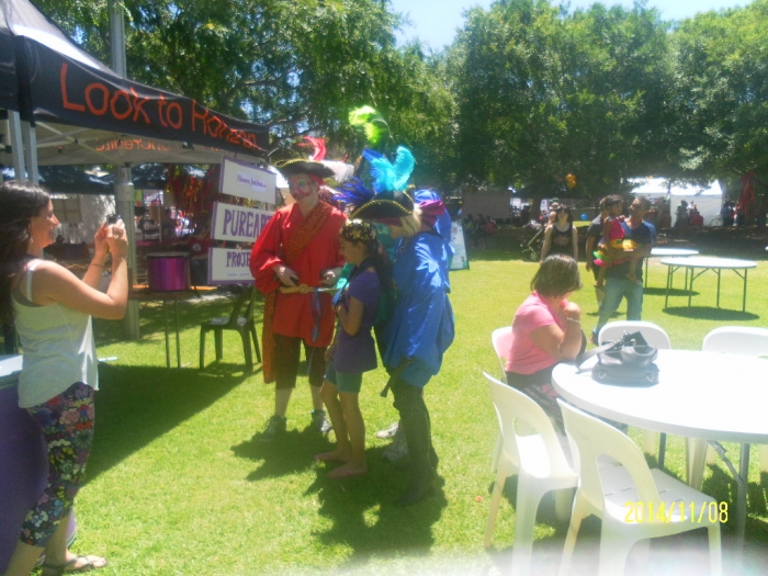 Parade Seni Budaya Indonesia Jadi Headline