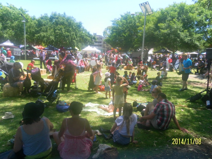 Parade Seni Budaya Indonesia Jadi Headline