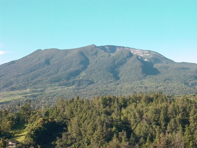 10 Gunung Paling Indah di Indonesia