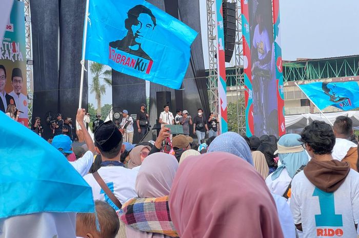 Kampanye Akbar RK-Suswono di Jakarta Nyaris Tak Ada Bendera KIM Adanya Bendera Gibran