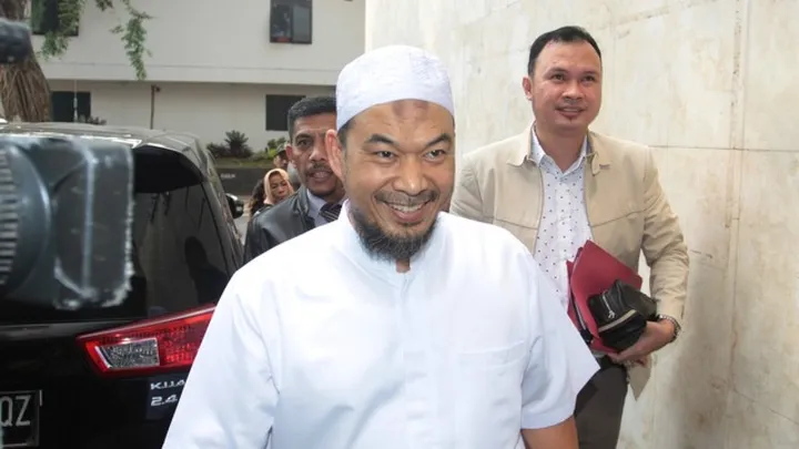 Guru Ngaji Prabowo Bongkar Pesan Tersembunyi Amien Rais soal Waspadai Seskab Teddy