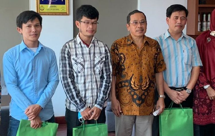 kuliah--lulus-dari-perguruan-tinggi-indonesia-3-wn-kamboja-bisa-jadi-ini-di-negara