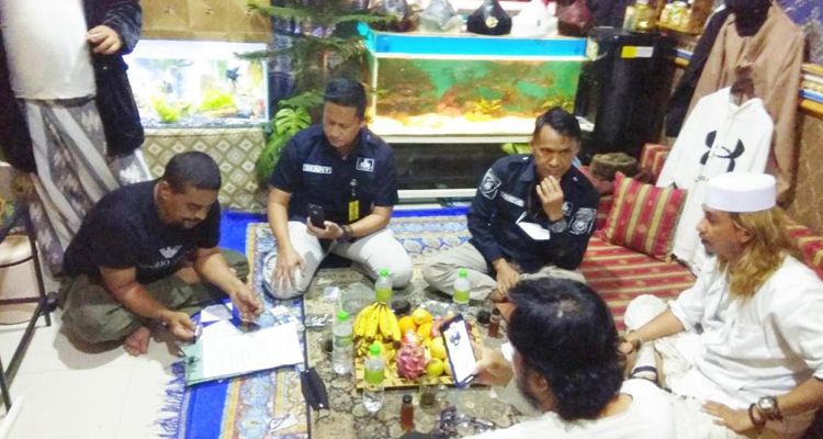 datangi-rumah-bahar-bin-smith-di-bogor-polisi-serahkan-spdp