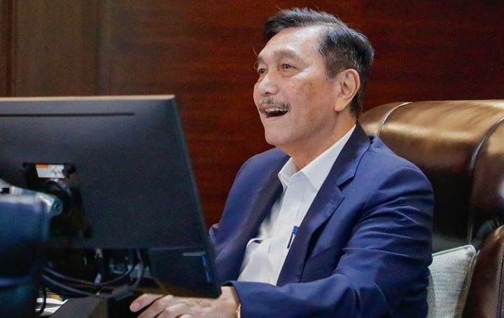 Luhut Bilang Lansia Harus Tahu Diri, Nicho Silalahi: Lo Juga Lansia, Tahu Diri Donk
