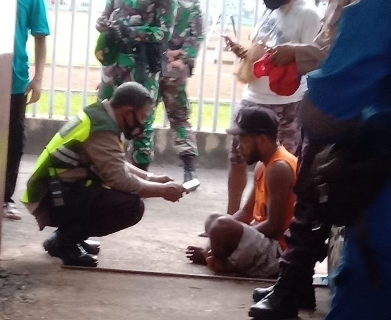 frater-osa-ditahan-polisi-gegara-kenakan-atribut-bintang-kejora-saat-nonton-pon-xx