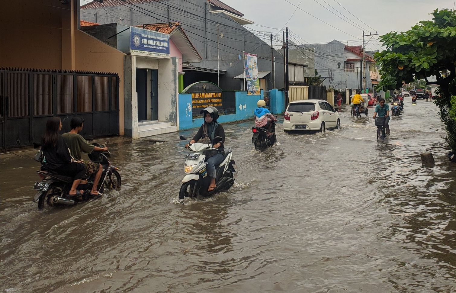banjir-rob-rendam-3-kecamatan-di-pekalongan-1272-kk-terdampak