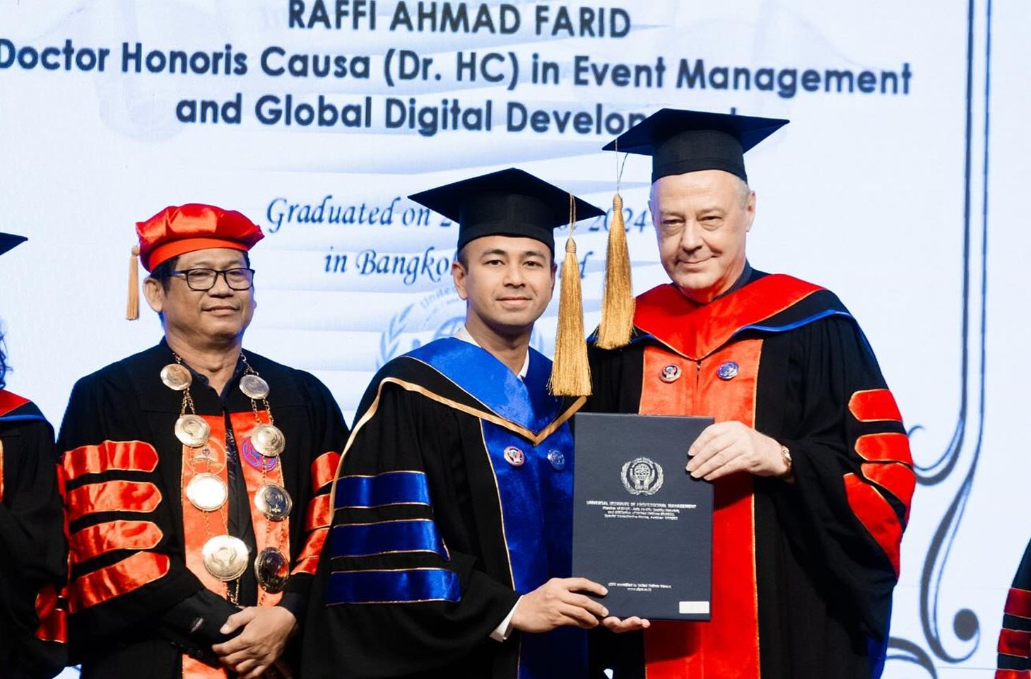 Punya Andil Besar di Dunia Hiburan, Raffi Ahmad Raih Gelar Doktor Kehormatan