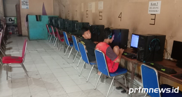 Perilaku Menyimpang yang Dilakukan oleh Pelanggan Warnet