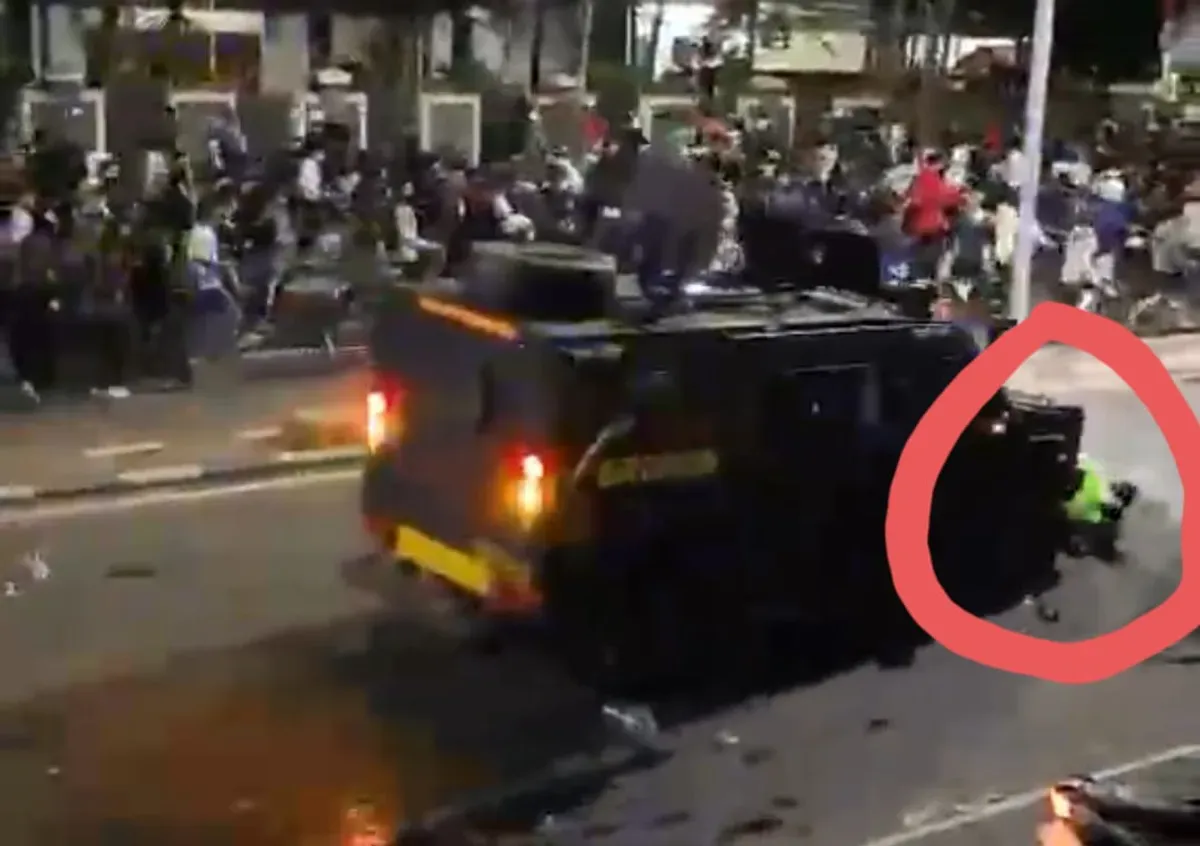 Beredar Driver Ojol Tewas Terlindas Mobil Brimob saat Bentrok Demonstran Polisi