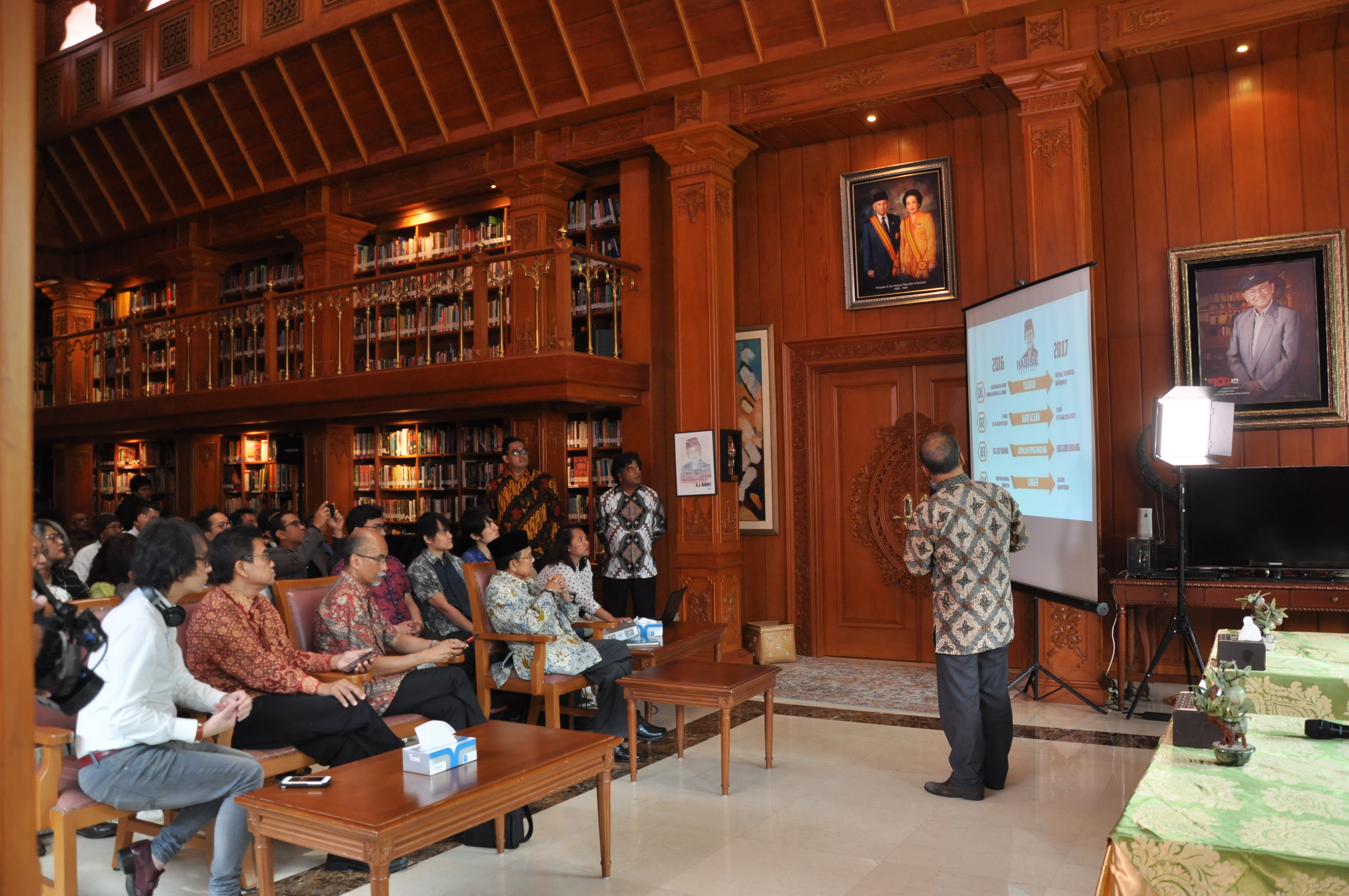 Mengenang Eyang Habibie Melalui Perpustakaan Habibie & Ainun dan Hobi Membaca