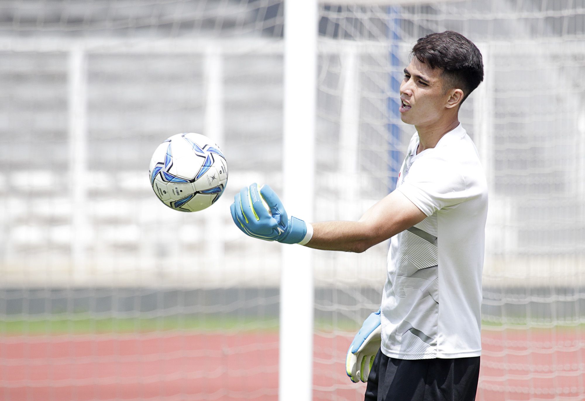 Nadeo Argawinata Yakin Jadi Kiper Utama Meski Masih Nol Caps