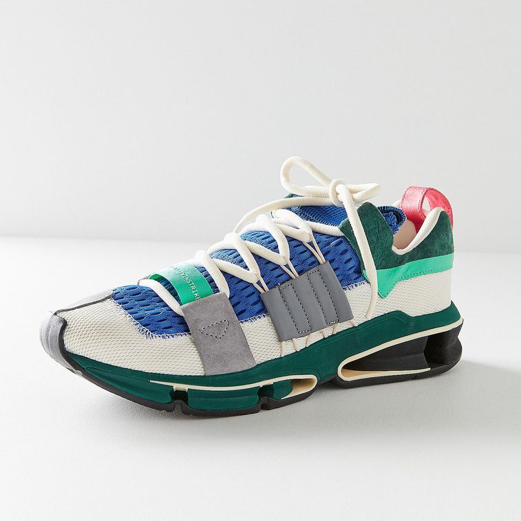 Trend baru, meminjam sepatu ayah untuk fashion, Dad Sneaker