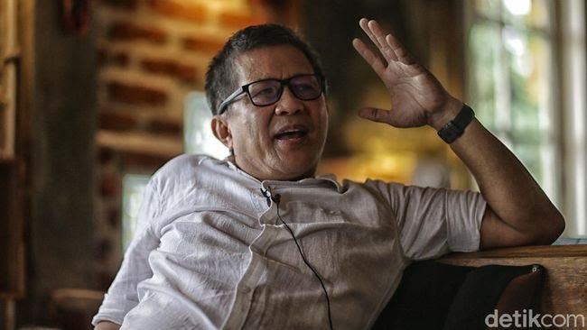 Narasi Kedunguan oleh Rocky Gerung Usai Pro Anies Batal Deklarasi