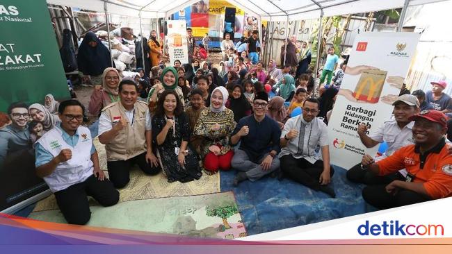Bareng BAZNAS, McD Indonesia Bagikan Paket Berbuka ke Komunitas Pemulung