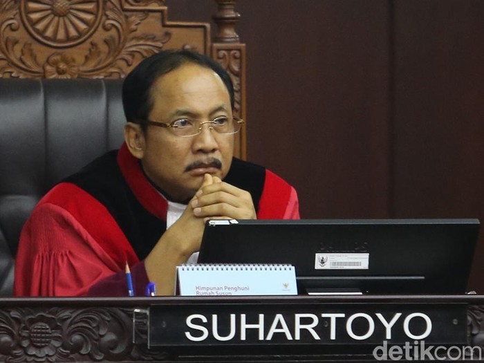 Hakim MK Tantang Penggugat Patahkan Argumen MK soal Syarat Usia Capres