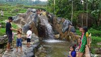 &#91;CoC Regional: Lokasi Wisata&#93; Wisata Pagubugan, Nyemplung di Tengah Sawah