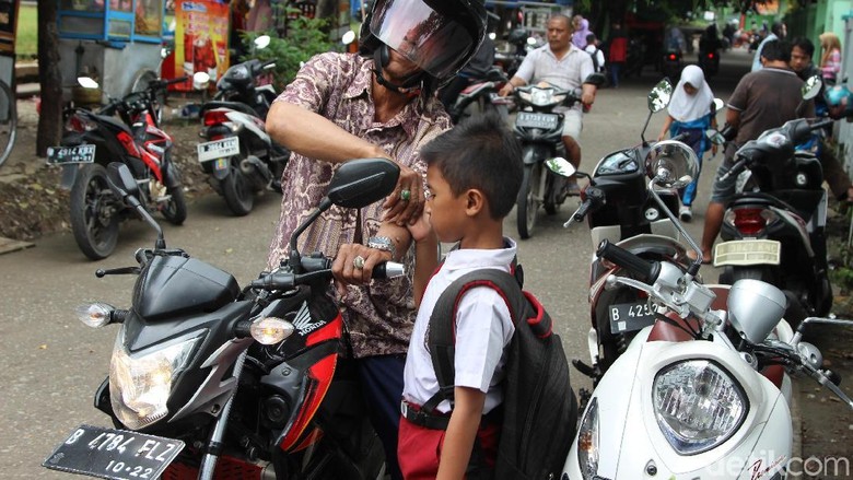 Realita Anak SD Tahun 2020, Bawa Motor Ke Sekolah, Ngerokok &amp; Kecepetan Puber!