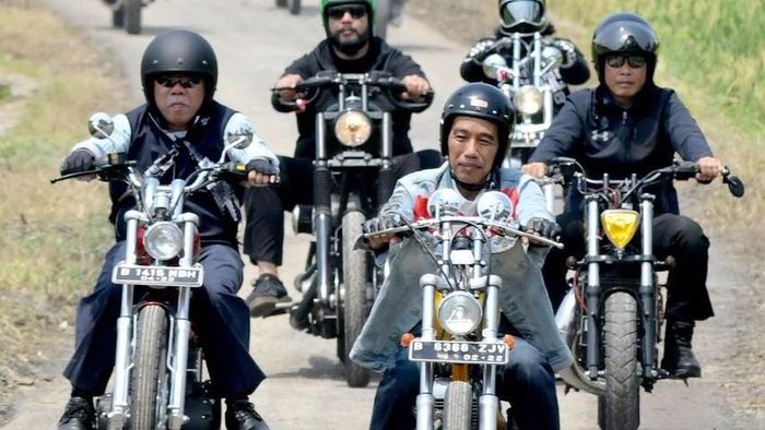 saat-iriana-mengaku-cemburu-lihat-jokowi-dipeluk-wanita