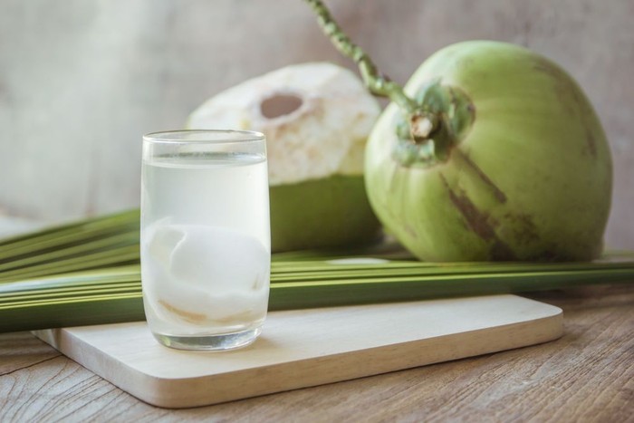 Tak Hanya Menyegarkan! Ini 5 Manfaat Minum Air Kelapa di Pagi Hari