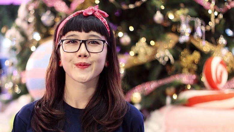 vokalis-ciwik-cantik-ini-gak-kalah-sama-band-cadas-lainnnya