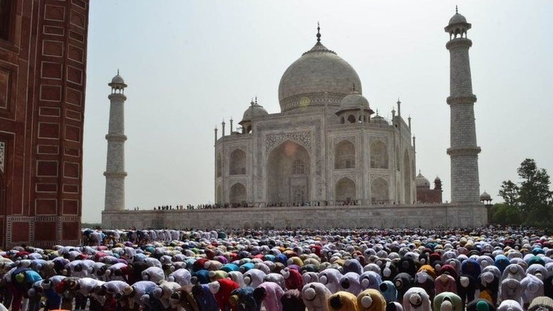 Muslim yang Bukan Penduduk Agra Dilarang Salat Jumat di Taj Mahal