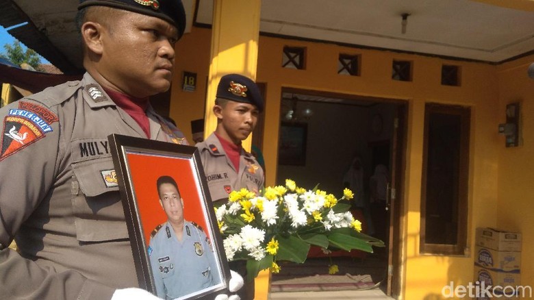 Polantas Jabar Ipda Dodon Tewas, Ayah: Anak Saya Ditembak 7 Kali