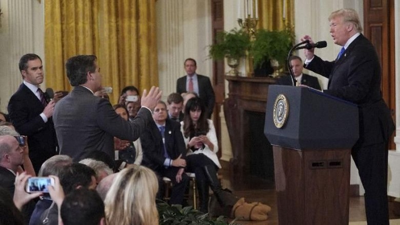 Adu Mulut dengan Trump, Wartawan CNN Dilarang Masuk Gedung Putih