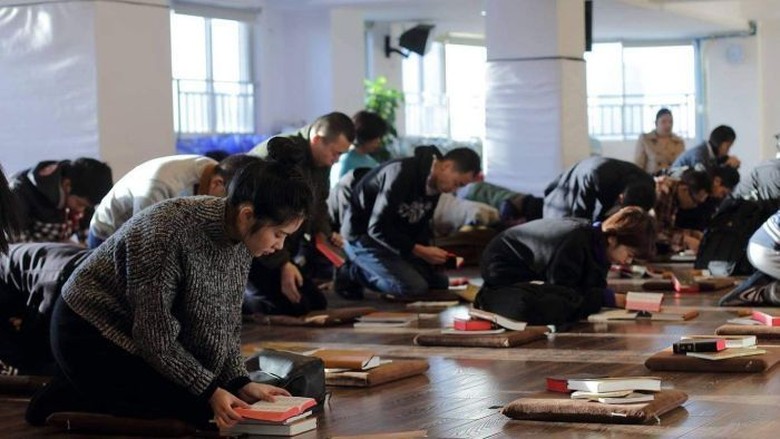 Polisi China Tahan Ratusan Jemaat Gereja