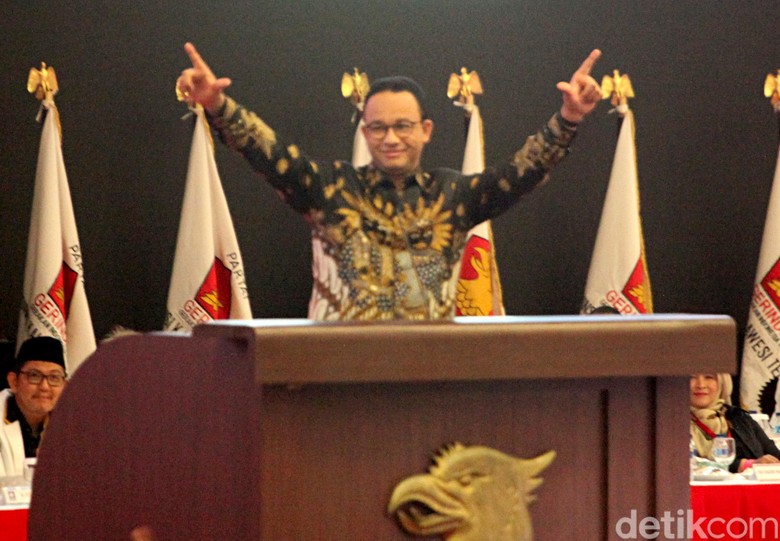 anies-baswedan-pimpin-upacara-hut-ke-74-ri-di-pulau-reklamasi